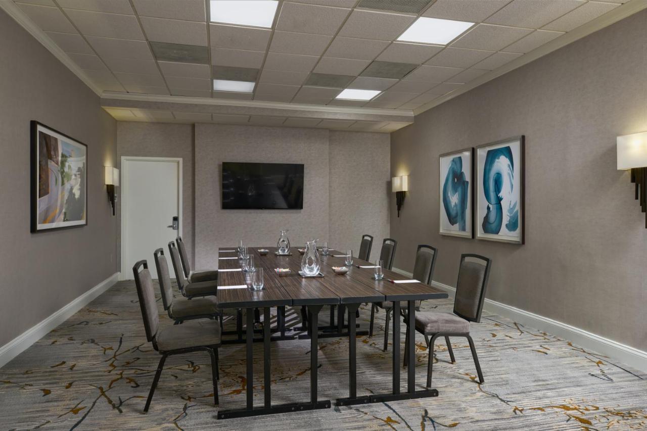 Отель Washington Marriott Georgetown Экстерьер фото