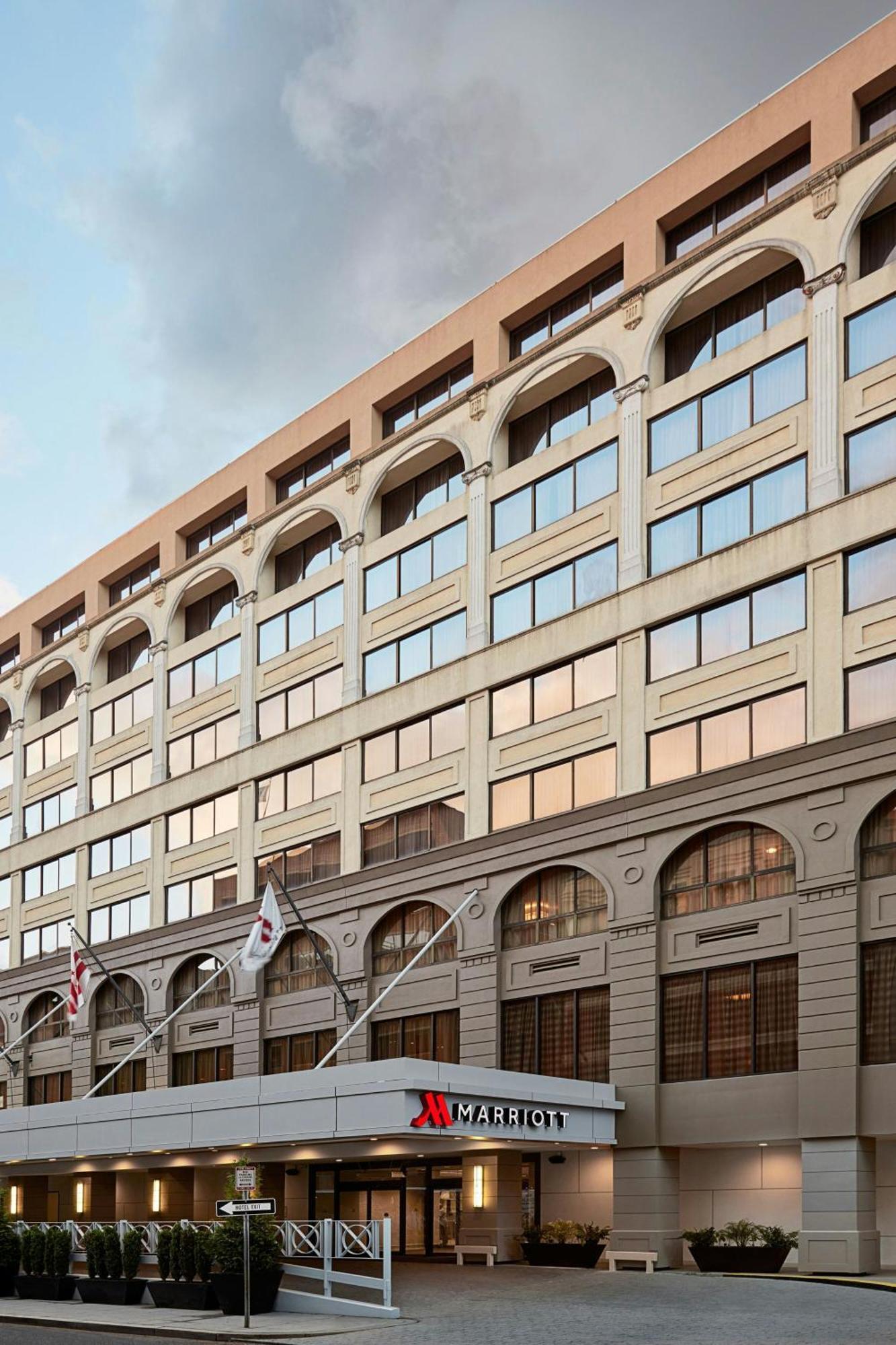 Отель Washington Marriott Georgetown Экстерьер фото